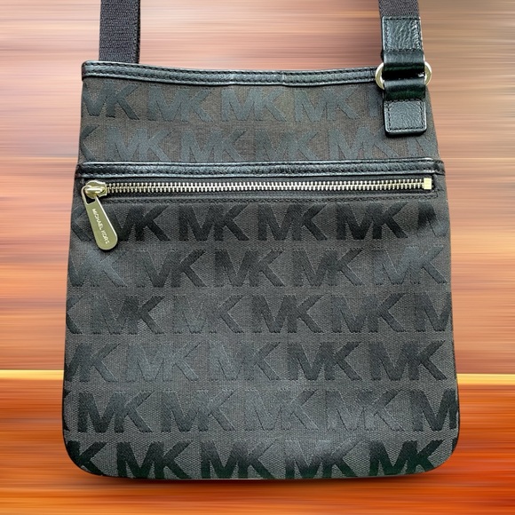 Michael Kors MK Signature Jacquard + Leather Trim Crossbody Shoulder Bag/Purse - Picture 2 of 12